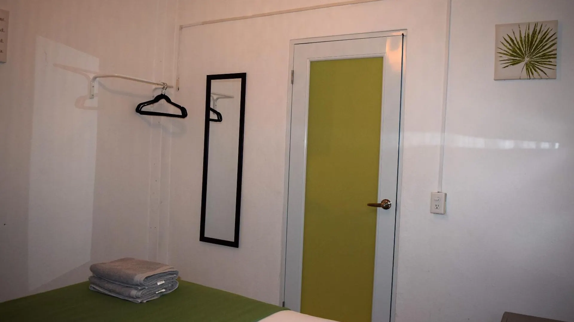 Vss Tropical Oasis In Arecibo - Modern Comfort & Island Vibes Lejlighed
